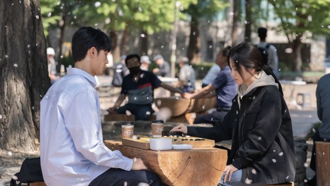 Penulis The Glory menjelaskan bagaimana permainan go berperan penting dalam balas dendam Moon Dong-eun.