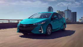 Mengendarai Mobil Hybrid Toyota Memberikan Pengalaman Menyenangkan
