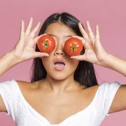 Bisa Membuat Glowing, Ini 6 Manfaat Tomat untuk Perawatan Wajah dan Cara Pakainya dengan Benar!