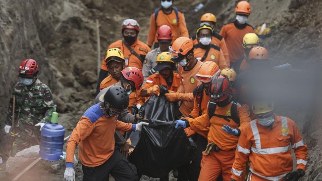 Tim SAR Padang menyatakan 11 pendaki Gunung Marapi ditemukan meninggal dunia akibat terdampak erupsi. Sebanyak 12 pendaki belum ditemukan.