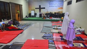 FOTO: Banjir Terjang Semarang hingga Bersih-bersih Rumah Mewah Cakung