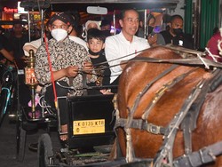 Lihat Yuk, Momen Malming Jokowi Naik Andong Bareng Jan Ethes-Lembah Manah