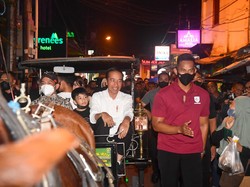 Malam Minggu di Malioboro, Jokowi Naik Andong Bareng Jan Ethes-Lembah Manah