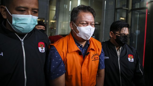 AKBP Bambang Kayun divonis enam tahun penjara dan denda Rp200 juta kasus tindak pidana korupsi berupa suap.