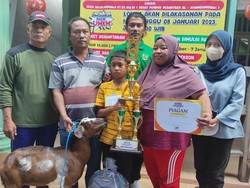 Bocah 10 Tahun Ini Dapat Kambing Usai Juara Main Lato-lato 2 Jam Tanpa Jeda