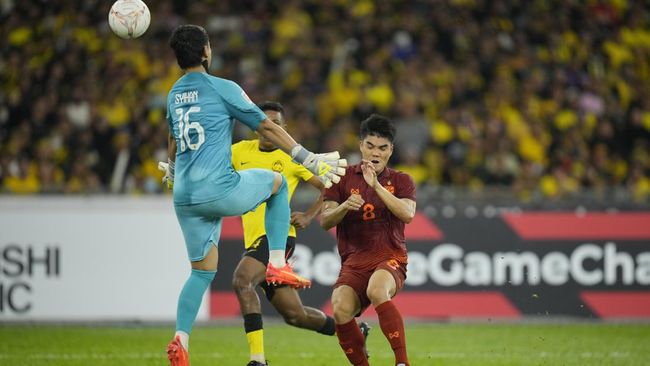 Pelatih Thailand: Seharusnya Kami Dapat Penalti Pelatih Thailand Alexandre 'Mano' Polking mengklaim timnya layak mendapatkan satu penalti dalam duel dengan Malaysia pada leg pertama semifinal Piala AFF 2022.
