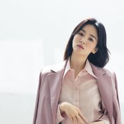 5 Inspirasi Outfit ke Kantor ala Song Hye Kyo, Tampil Profesional dan Modis