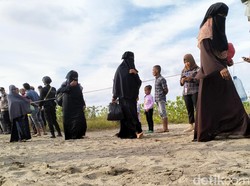 Brimob Kawal 184 Pengungsi Rohingya Terdampar di Aceh ke Tempat Penampungan