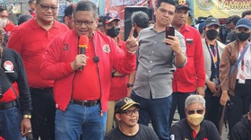 Jelang HUT PDIP ke-50, Hasto Berikan Motivasi saat Makan Bareng Warga