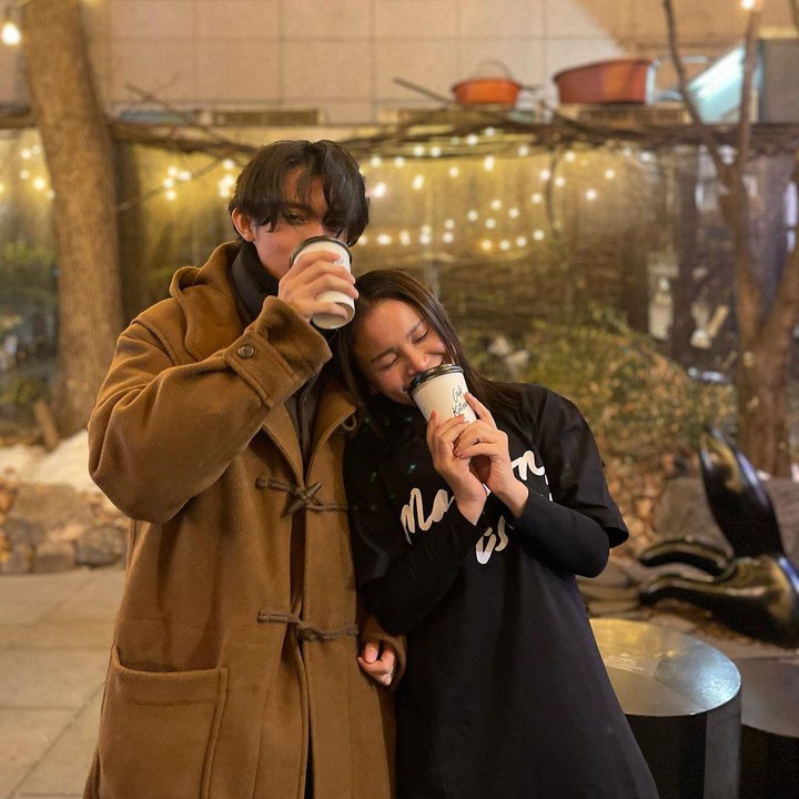 <p>Memiliki wajah yang tampan, banyak netizen yang salfok dengan paras Rizky yang disebut-sebut mirip dengan salah satu artis Korea Selatan, Bunda.<em> "Kaget loohh, ku kira kim young dae,"</em> tulis <em>@cherynim.</em> (Foto: Instagram@itsrossa910)</p>
