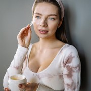 Ingin Wajah Sehat Glowing, Ternyata Ini Rutinitas Perawatan Malam Hari yang Ideal Menurut para Ahli untuk Kamu Ikuti!