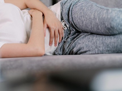 11 Penyebab Kram Perut pada Wanita dan Cara Mengatasinya