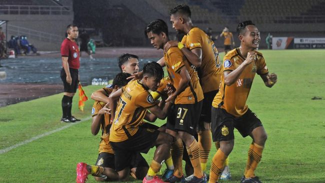 Bhayangkara FC berhasil mencuri tiga poin usai mengalahkan PSIS Semarang dalam laga tunda Liga 1 2022/2023 di Stadion Jatidiri, Senin (9/1).