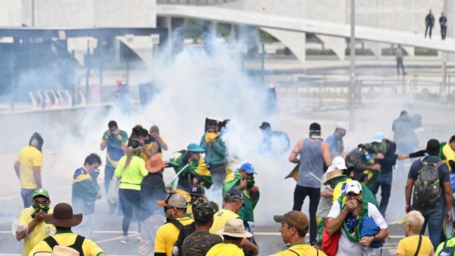 Pengepungan Istana Presiden Brazil hingga gedung parlemen di Brasilia yang dilakukan ratusan pendukung Jair Bolsonaro dikecam oleh sejumlah kepala negara.