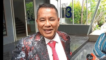 VENNA MELINDA MINTA BANTUAN HOTMAN PARIS