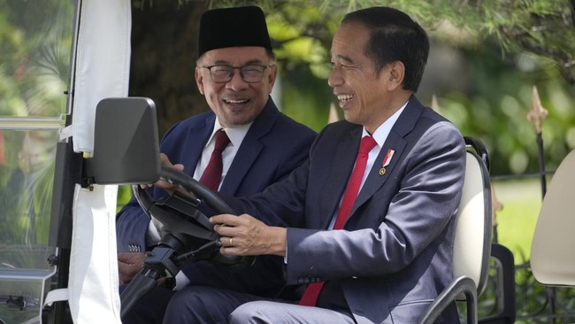 Presiden Jokowi berharap negosiasi perbatasan wilayah, terutama darat, antara Indonesia dan Malaysia bisa cepat selesai, mumpung ia masih jadi pemimpin.