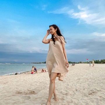 img-title Kumpulan Gaya Michelle Ziudith saat Jalan-jalan ke Pantai, Bisa Disontek Aquarius!