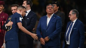 Profil Noel Le Graet, Sosok yang Ejek Zinedine Zidane