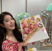 5 Ide Outfit Kencan ala IU, Tampil Cute dan Stylish di Depan Pasangan