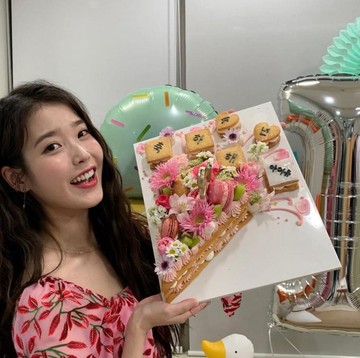 img-title 5 Ide Outfit Kencan ala IU, Tampil Cute dan Stylish di Depan Pasangan