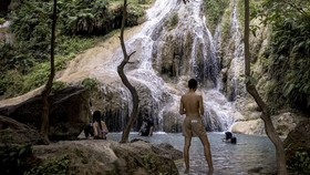 img-title FOTO: Menjemput Keindahan Air Terjun Taman Nasional Erawan Thailand