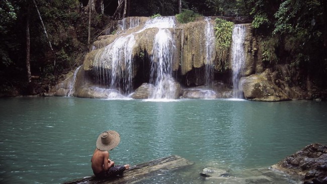 FOTO: Menjemput Keindahan Air Terjun Taman Nasional Erawan Thailand