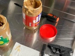 Saat Pria Coba Selundupkan Senpi Lewat Botol Selai di Bandara AS