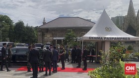 Ziarah TMP Kalibata, Anwar Ibrahim Tanya Pusara Makam Benny Moerdani