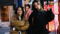<p>Banyak netizen yang tak menyangka Noah sudah beranjak remaja, Bunda. Rambut panjangnya membuat penampilan Noah terlihat menglingi. Mereka pun mengatakan Noah telihat tampan mirip sang Ayah. (Foto: Instagram: @bclsinclair)</p>