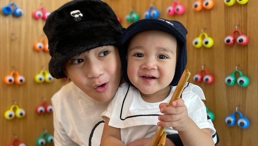 Potret Rafathar dan Rayyanza Bak Anak Korea