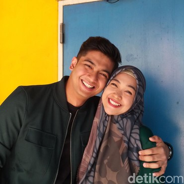 Bantah Isu Rumah Tangga Retak, Ria Ricis Pamer Kemesraan dengan Suami Lagi