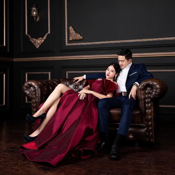 <p>Perbedaan usia juga tidak menghambat hubungan mereka, Bunda. Pasalnya, Ricky Soebagdja dan Cica Andjani dapat saling memahami satu sama lain sejak masih berpacaran. (Foto: Instagram @rickysoebagdja)<br /><br /><br /></p>