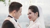 <p>Ricky Soebagdja menikahi sang istri, Cica Andjani, pada 12 Februari 2021 lalu. Pernikahan mereka digelar secara tertutup di hotel bintang lima kawasan Jakarta Selatan dan hanya mengundang keluarga serta sejumlah kerabat dekat. (Foto: Instagram @rickysoebagdja)<br /><br /><br /></p>