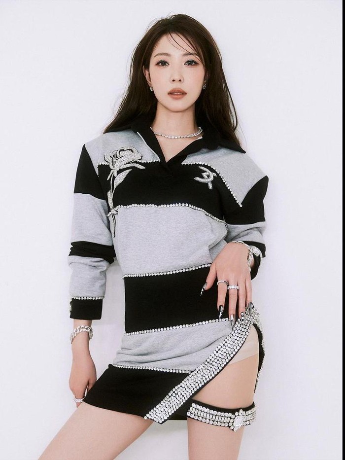 The Queen of K-Pop juga tak kalah menggemparkan penggemar. BoA tampil lebih awet muda, bahkan terlihat seumuran dengan Winter aespa./ Foto: instagram.com/girlsontop_sm/