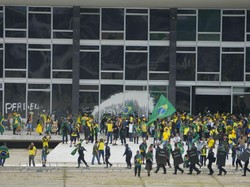 Pemimpin Dunia Ramai-ramai Kecam Penyerbuan Pendukung Bolsonaro