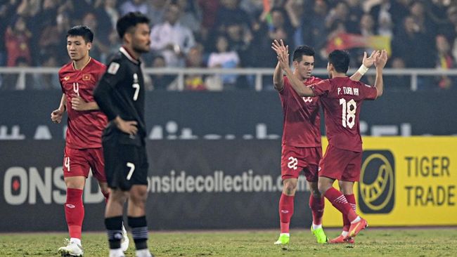 Timnas Indonesia kalah 0-2 dari Vietnam pada leg 2 semifinal Piala AFF 2022 di Stadion My Dinh. Nguyen Tien Linh mencetak gol penghancur Indonesia.