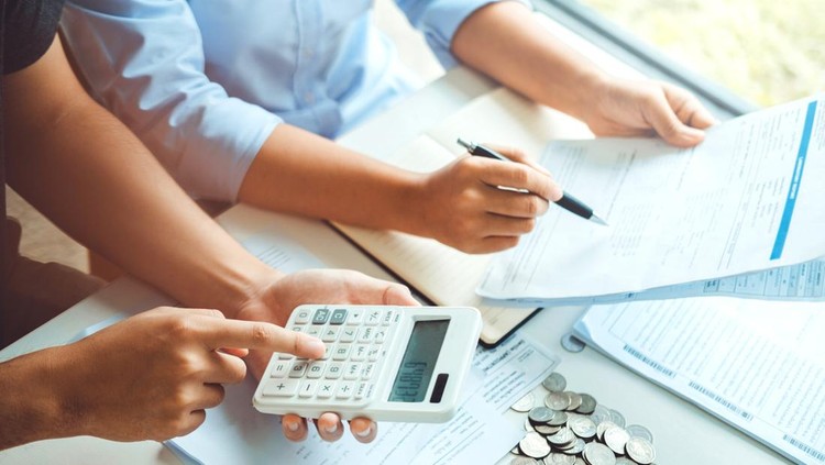 1163111116 Couple using calculator Accounting Calculating Cost Economic bills with money stack step growing growth saving money in home , finance concept
