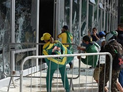 Brasil Tahan 1.500 Orang Usai Penyerbuan Pendukung Bolsonaro