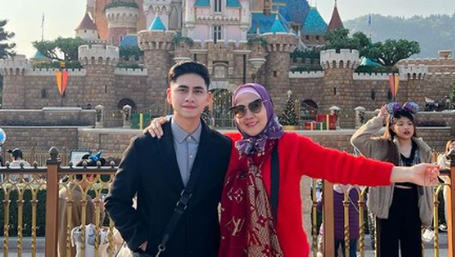 10 Momen Hangat Athalla Nauval Kulineran Bareng Venna Melinda