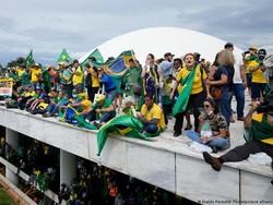 Brasil Kecam Kerusuhan Pendukung Bolsonaro sebagai Aksi Teroris