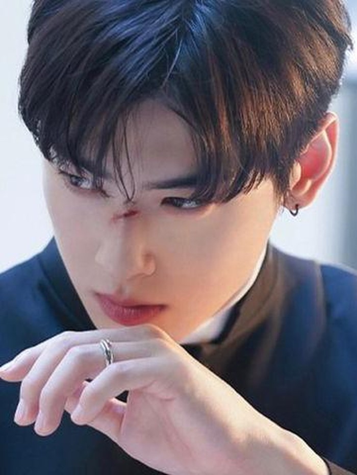 Dalam drama ini, Cha Eun Woo memerankan sosok Yohan, seorang Pastor muda yang memiliki kemampuan dalam mengusir roh jahat./ foto: instagram.com/tving.official