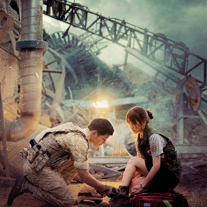 Hye-Kyo dalam poster drama Descendants of The Sun.