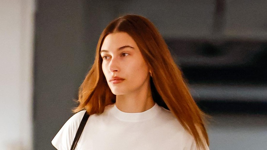 LOS ANGELES, CA - JANUARY 06: Hailey Bieber is seen on January 06, 2023 in Los Angeles, California.  (Photo by Rachpoot/Bauer-Griffin/GC Images)