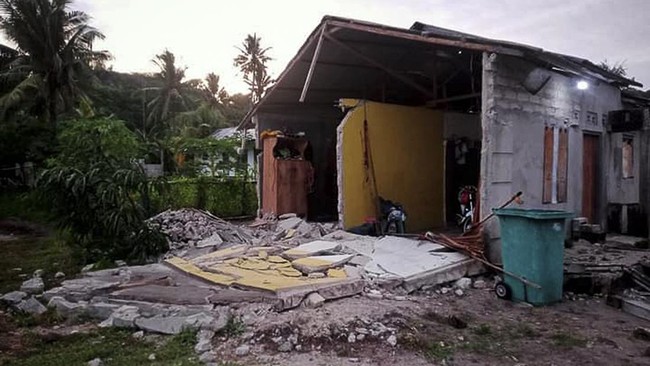 Berdasarkan info sementara, 25 rumah masyarakat nan mengalami kerusakan akibat gempa Daruba tersebar di delapan desa dua kecamatan.