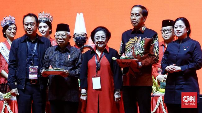 Hasto: Megawati Selalu Dukung dan Berada di Belakang Jokowi Sekretaris Jenderal PDIP Hasto Kristiyanto pernyataan itu merupakan penanda bahwa Megawati dan PDIP akan selalu mendukung dan berada di belakang Jokowi.