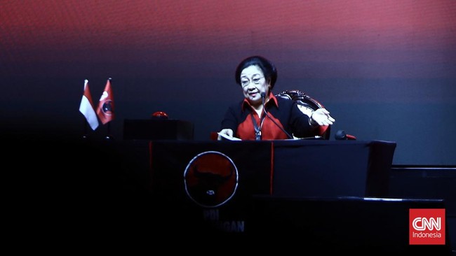 Ketum PDIP Megawati Soekarnoputri mengingatkan kadernya yang hanya memikirkan kedudukan saja, "Tunggu saja. Situ bermain, saya bermain!"
