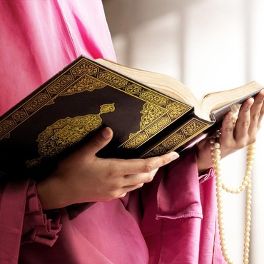 Bacaan Surat Al Fatihah Latin dan Artinya Lengkap dengan Keutamaan Membacanya