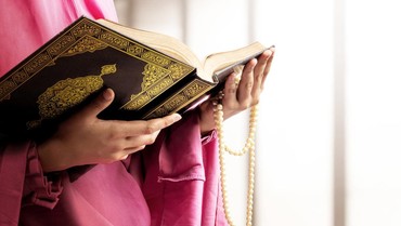 Bacaan Surat Al Fatihah Latin dan Artinya Lengkap dengan Keutamaan Membacanya