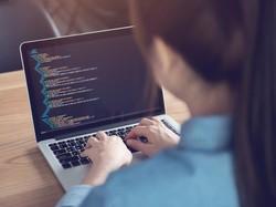 Software Adalah: Pengertian, Klasifikasi, dan Jenis Lisensinya