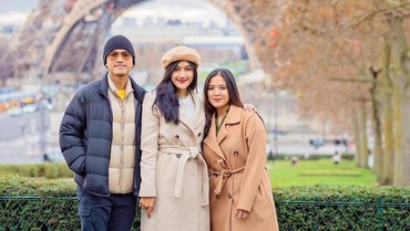 img-title Honeymoon Keliling Eropa, Erina Gudono Pakai Sepatu & Tas Ratusan Juta